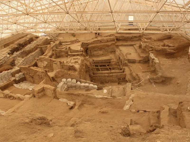 ÇATALHÖYÜK NEOLİTİK ANTİK KENTİ