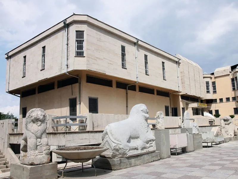 KOYUNOĞLU ŞEHİR MÜZESİ VE KÜTÜPHANESİ