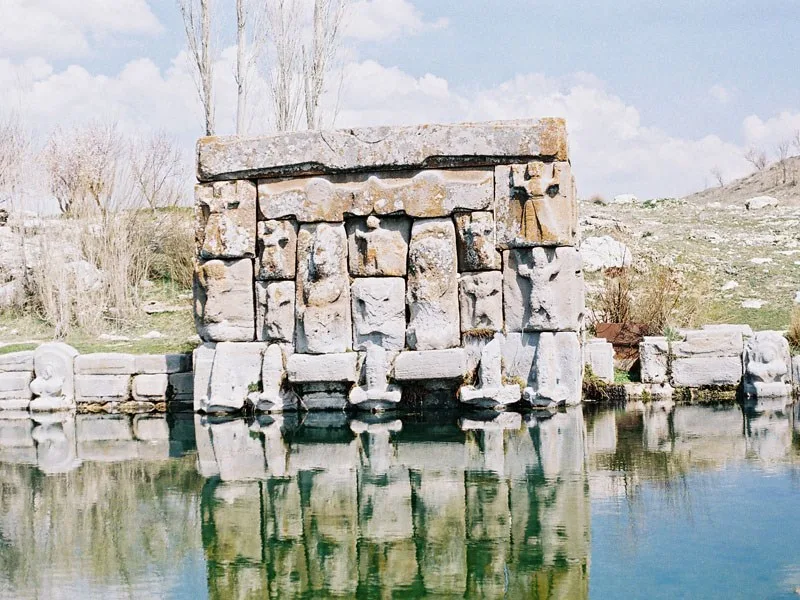 EFLATUN PINARI