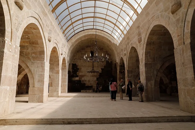 MAHPERİ HATUN KERVANSARAYI