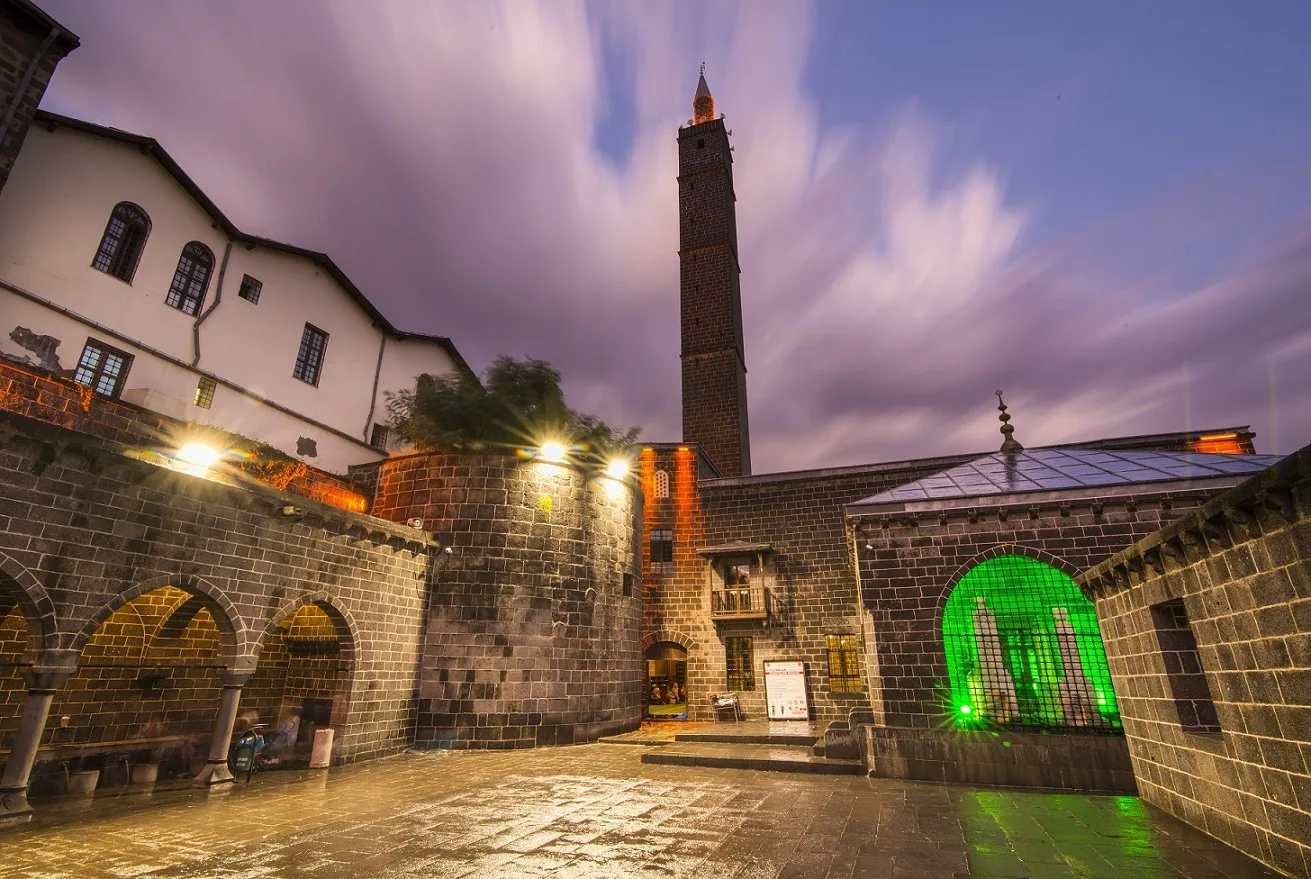 Hz. Süleyman Cami Sahabe Kabirleri