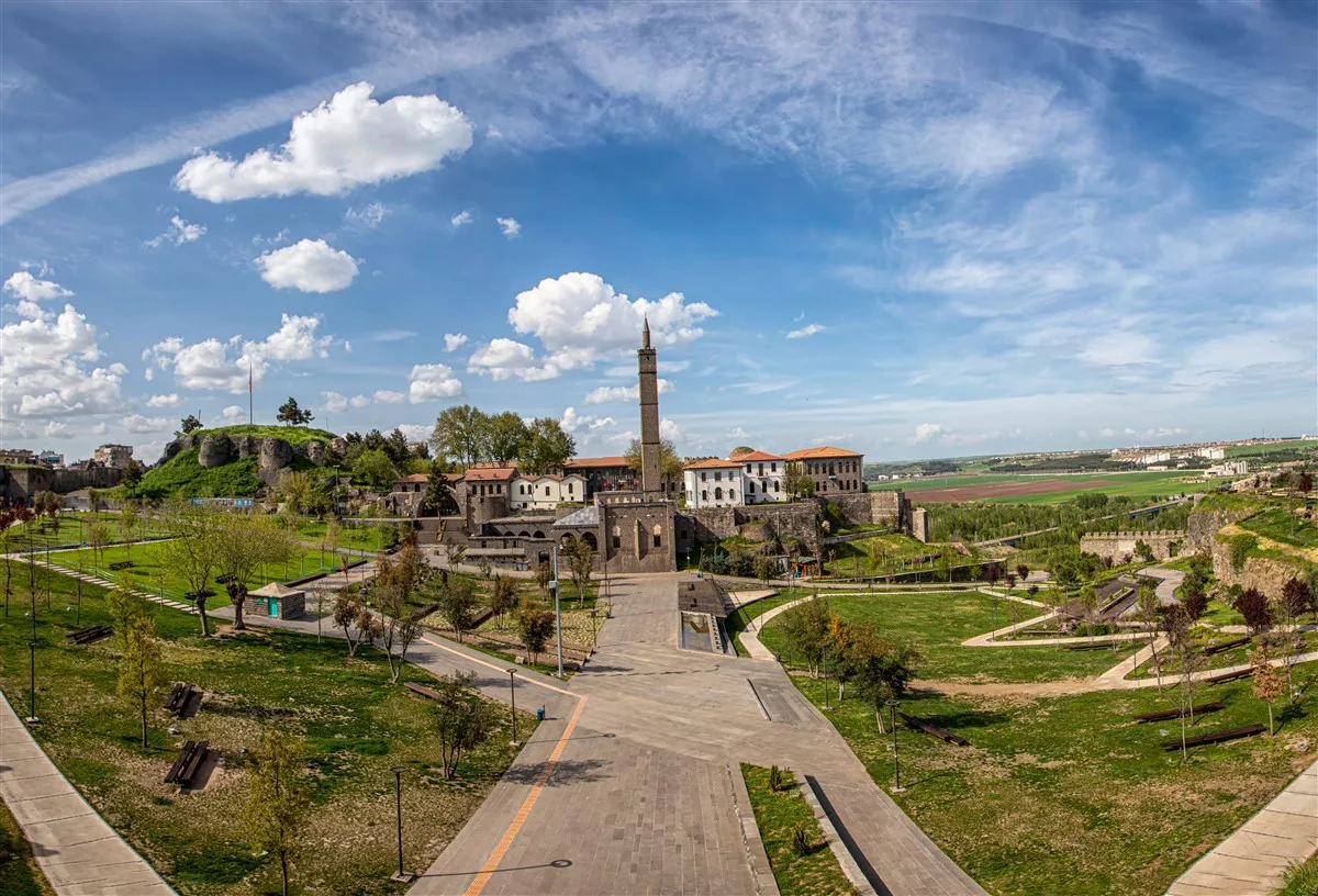Hz. Süleyman Camii ve Sahabe Kabirleri