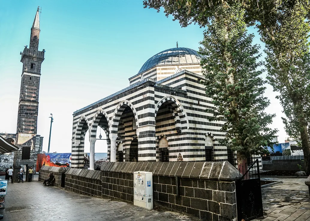 Şeyh Matar (Dört Ayaklı Minare) Camii