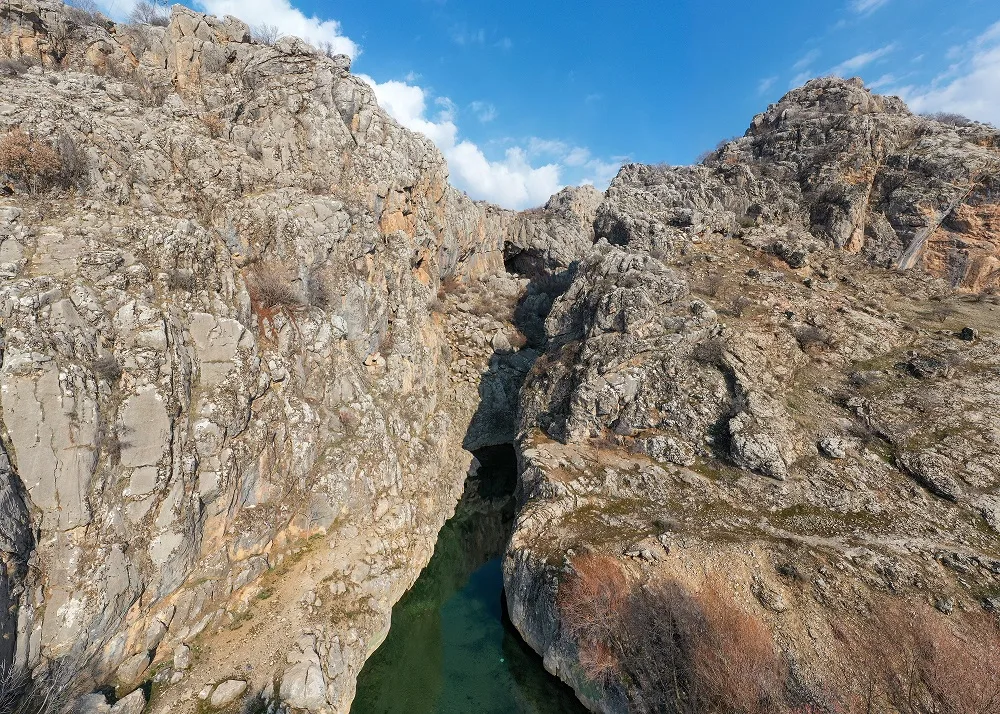 Bırkleyn Mağaraları