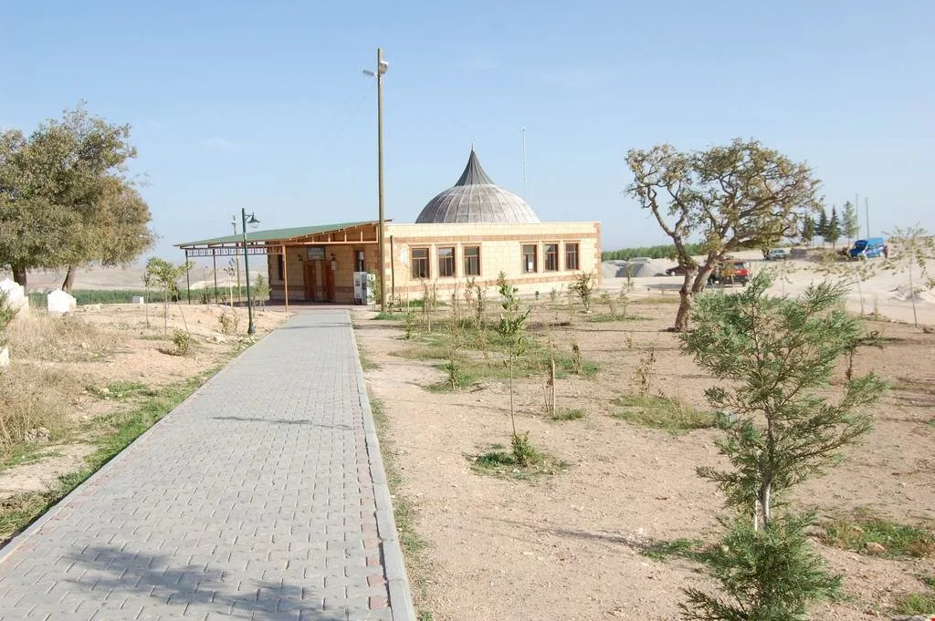 Sahabe Safvan Bin Muattal Türbesi