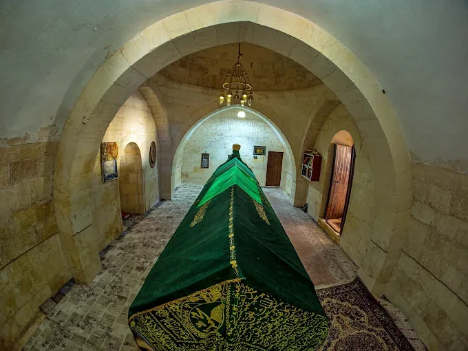 Abuzer Gaffari Türbesi