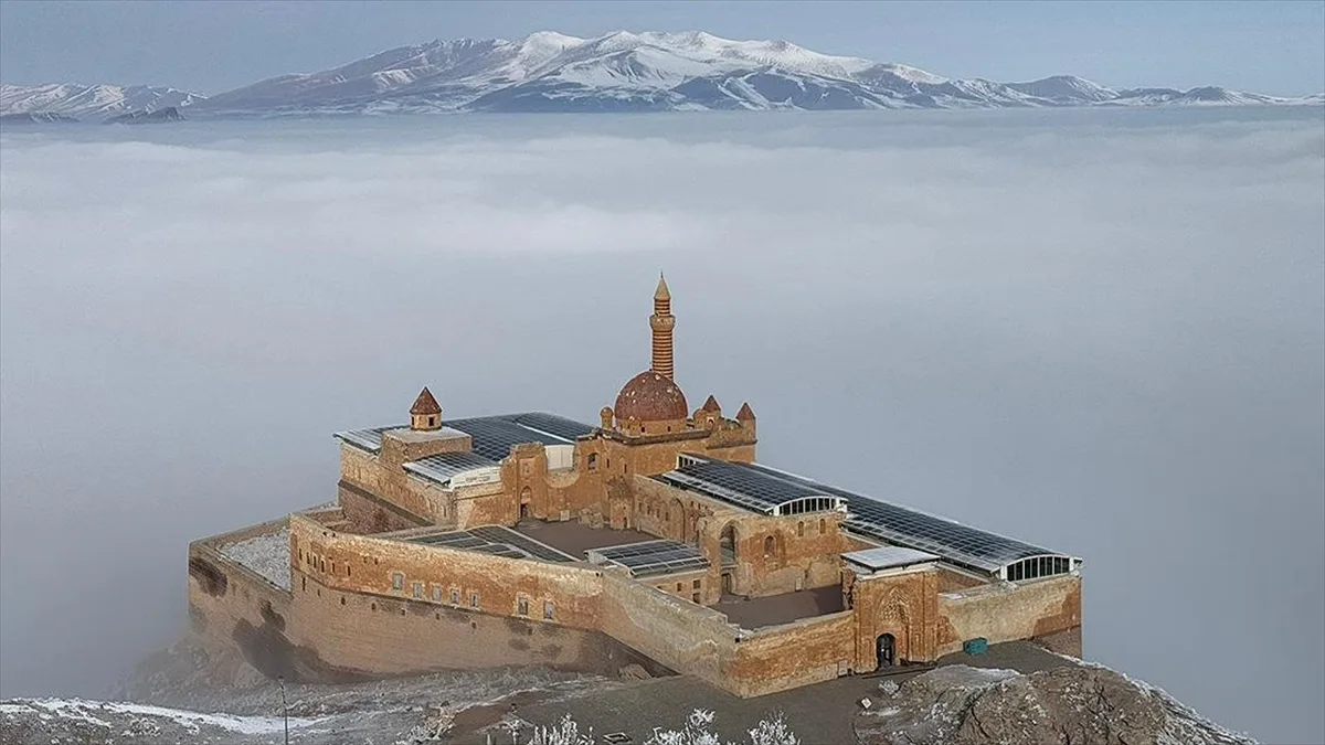 İshak Paşa Sarayı