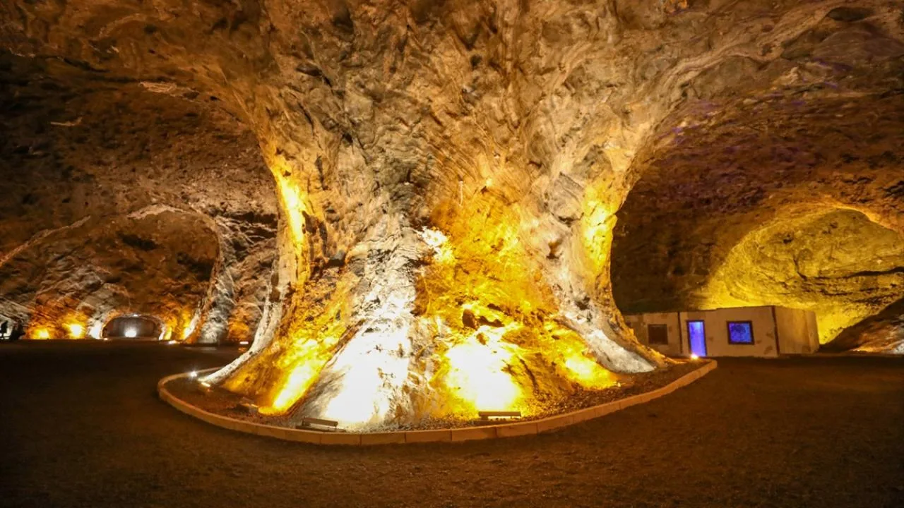 Tuzluca Tuz Mağaraları